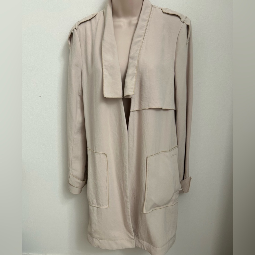✨ Banana Republic Drapey Trench Coat – Soft Beige – Size M